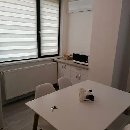 Apartment White Studio